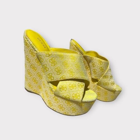 Guess GWTeisha4 Platform Wedge Sandal Womens sz 8 Yellow Golden Ultra High Heels - Picture 1 of 12